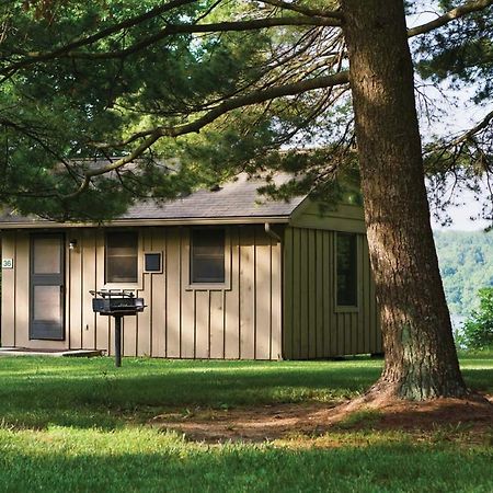 Hueston Woods Lodge And Conference Center College Corner Exterior photo